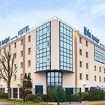 Ibis Budget Marne La Vallee Combault Отель