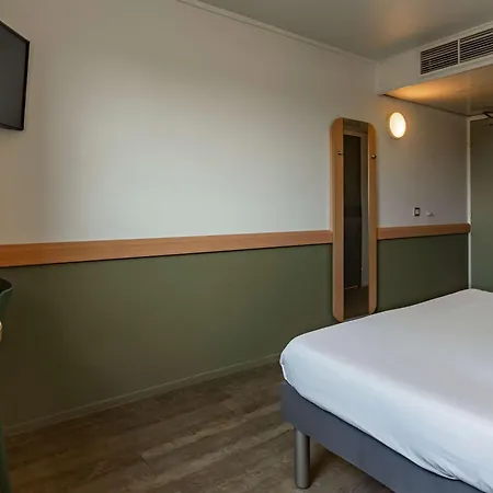 Hotel Ibis Budget Marne La Vallée Combault 2*