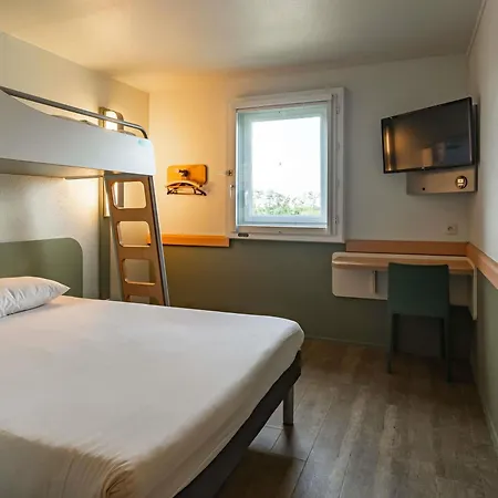 Ibis Budget Marne La Vallee Combault 호텔