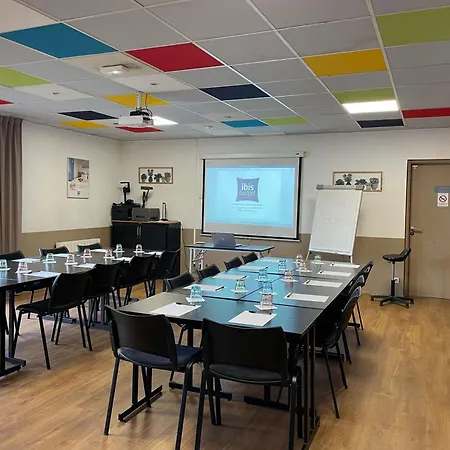 Отель Ibis Budget Marne La Vallee Combault