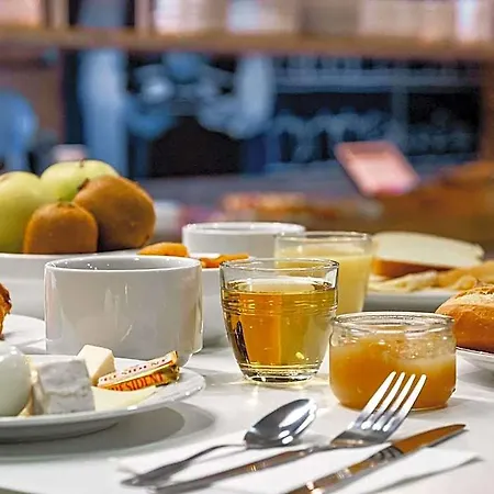 Ibis Budget Marne La Vallee Combault Otel 2*