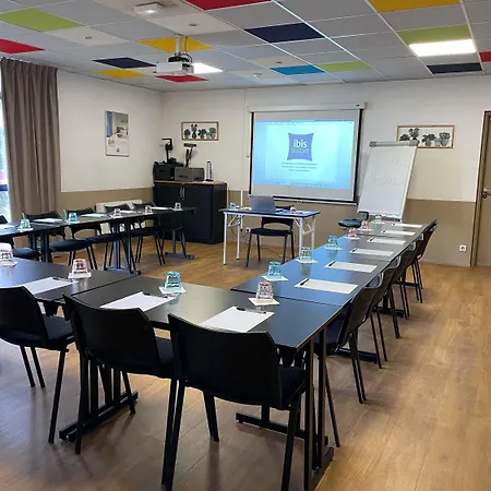 호텔 Ibis Budget Marne La Vallee Combault