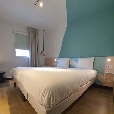Ibis Budget Marne La Vallee Combault 호텔 2*